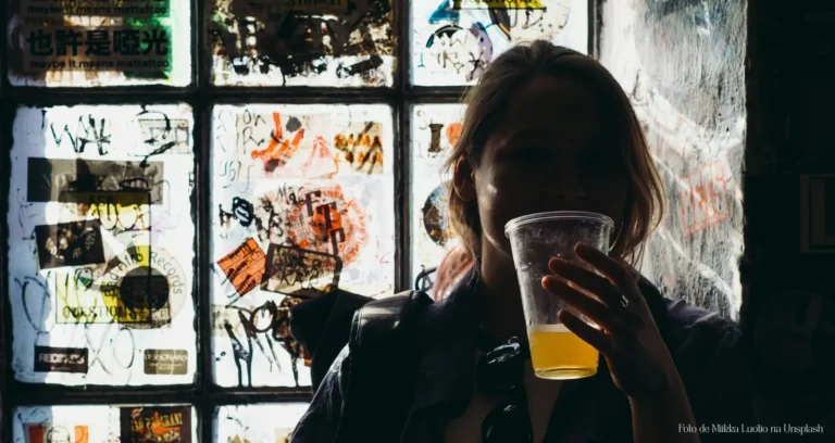 A primeira mulher cervejeira e feminista