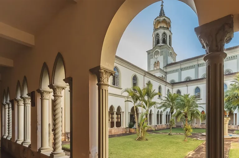 Mosteiros mantêm viva a tradição secular das cervejas de abadia no Brasil