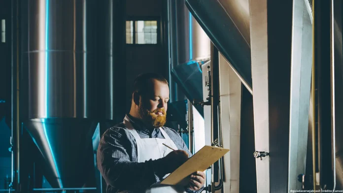 Mapa exige responsável técnico nas cervejarias, mas o profissional não precisa necessariamente ser engenheiro ou químico, como defende o CREA-SP (Crédito: Canva.com)