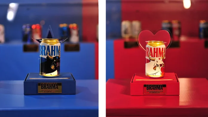 O lote especial de latas do Festival de Parintins 2026 traz artes do ilustrador amazonense Ronan Marinho que retratam os bois Caprichoso e Garantido na arena (Crédito: Divulgação)