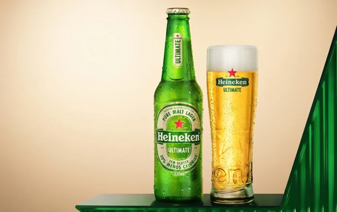 Novidade do Grupo Heineken, a Heineken Ultimate é sem glúten, tem 30% menos calorias e apenas 3,5% de álcool (Crédito: Divulgação / Imagem tratada com IA)