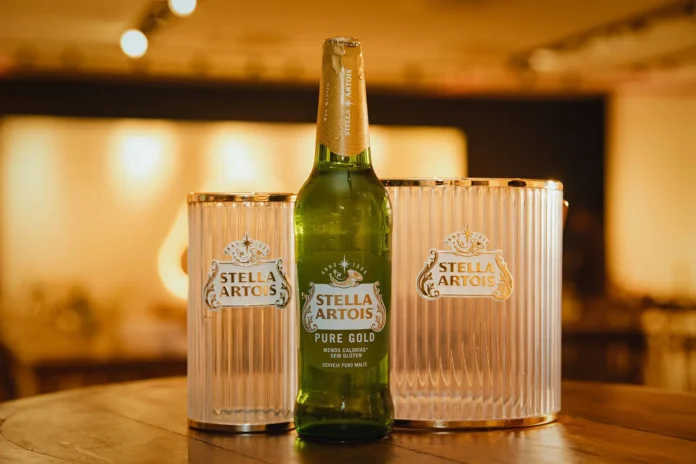 Stella Pure Gold foi um dos destaques do primeiro trimestre de 2026 no balanço da Ambev com crescimento de 160% (Crédito: Divulgação / Ambev)