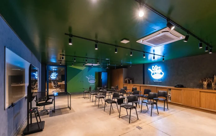 O projeto gratuito do Instituto Heineken e Senac vai beneficiar 120 jovens em situação de vulnerabilidade social ainda este ano (Crédito: Divulgação)