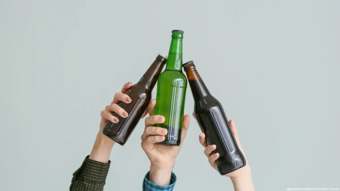 Cerveja sem álcool deve passar de 2% para 4% do volume total consumido globalmente até 2033 (Crédito: Canva.com)