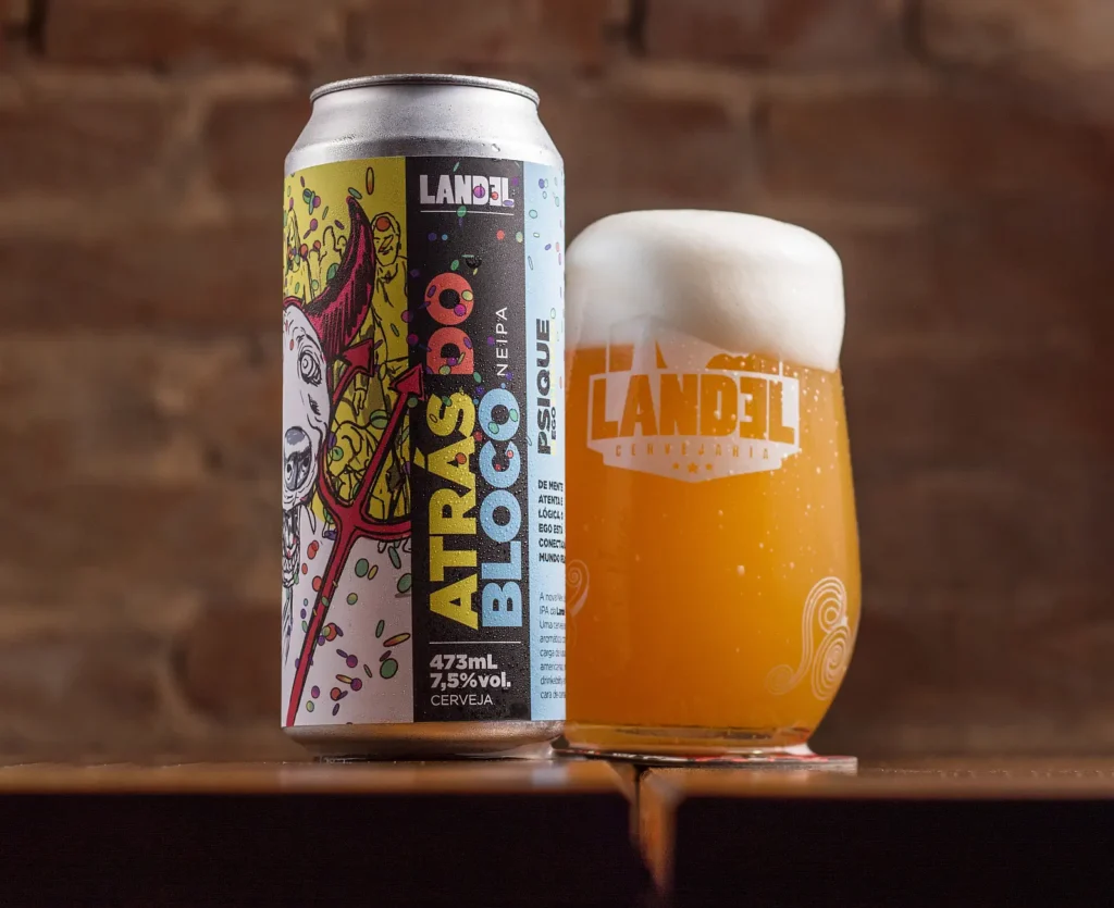 Landel Atrás do Bloco é uma New England IPA, versão do estilo menos amarga e muito aromática (Crédito: Rodrigo Fernandes / Divulgação)